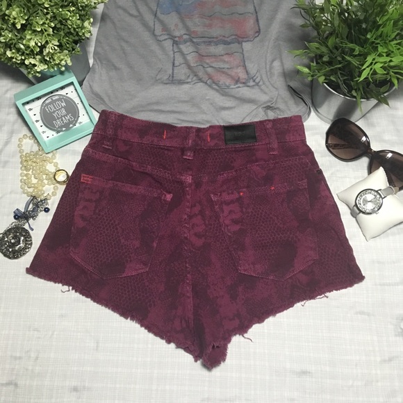 BDG HIGH RISE CHEEKY BURGUNDY SNAKE SKIN SHORT - Picture 4 of 8